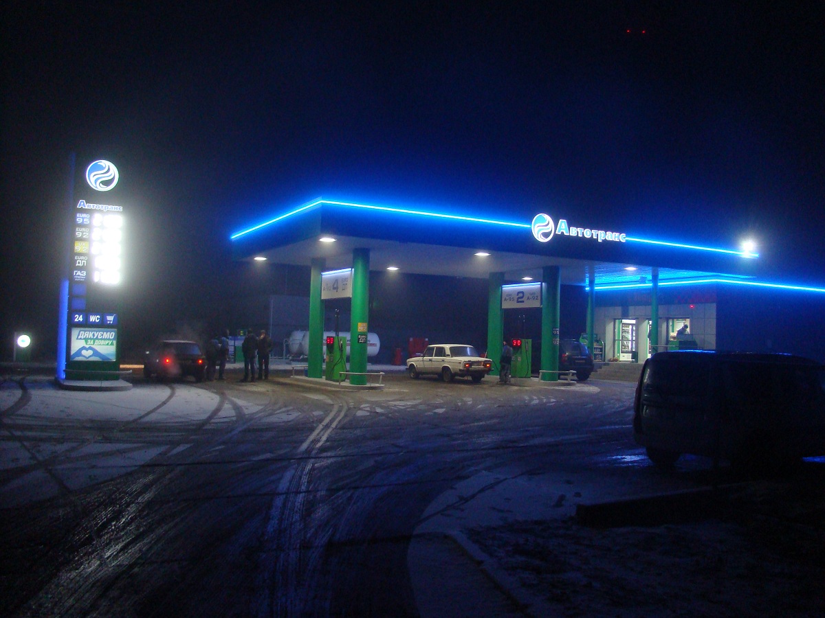 Заправка ночью фото Заправка ночью фото