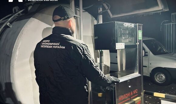 БЕБ припинило роботу нелегальної АЗС під Києвом