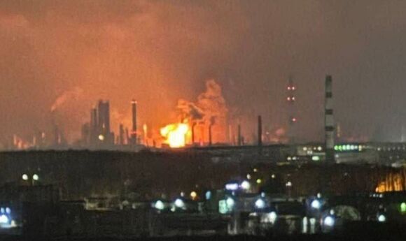 По Рязанському НПЗ знову вдарили дрони, спричинивши пожежу 