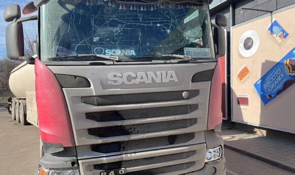 Росіяни вдарили дроном по АЗС у Нікополі: двоє поранених