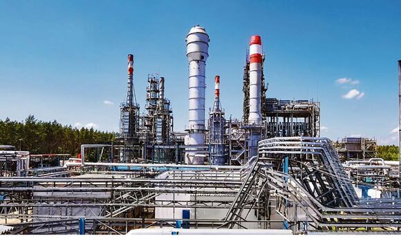 НПЗ «Первый завод» в Калузькій області РФ загорівся після атаки дронів — росЗМІ