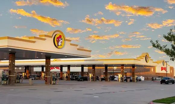 Американська Buc-ee's відкрила найбільшу у світі АЗС