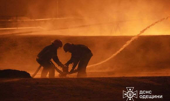 Росія атакувала Одесу: загорілись ємності з пальним