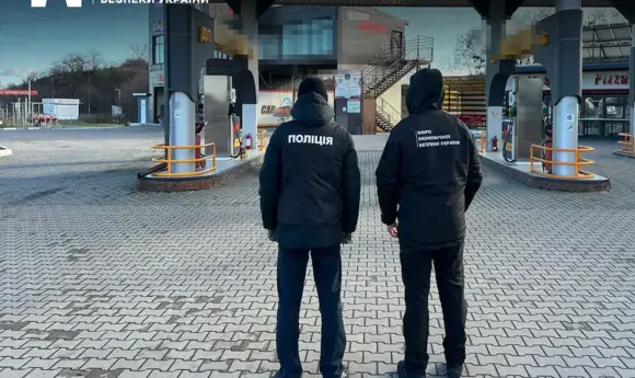 Власнику АЗС на Буковині повідомили про підозру через продаж неякісного пального