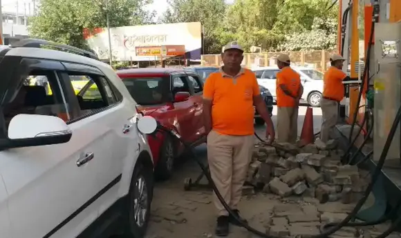 З 1 липня в Делі заборонено заправку старих авто