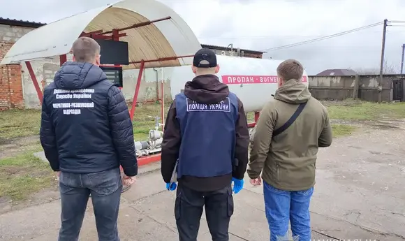 Поліцейські Сумщини викрили групу осіб у незаконному збуті скрапленого газу