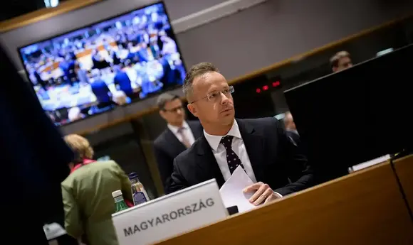 Угорщина та Словаччина заблокували 18-й пакет санкцій проти РФ — Сійярто