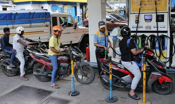 Споживання нафтопродуктів в Індії зросло до максимуму за рік