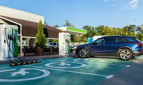 OKKO розширює мережу ультрашвидких зарядок: нові станції з'явились на 19 АЗК