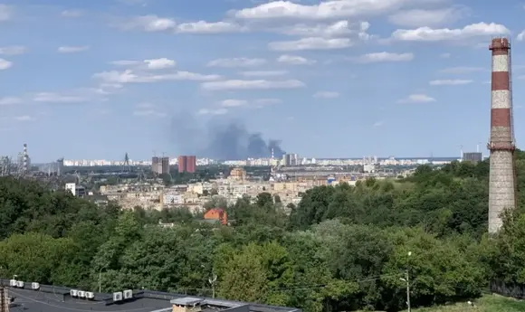 На лівому березі Києва стався вибух цистерни з нафтопродуктом