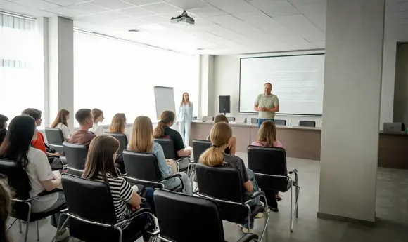 GoGlobal організувала для молоді відвідини офісу UPG, зустріч з Петренком