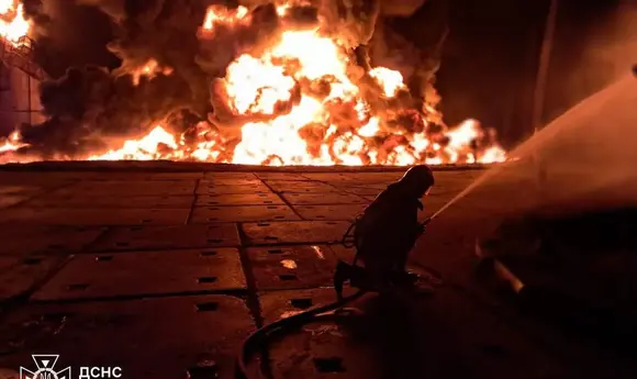 Російські дрони вразили танкер з пальним в Ізмаїлі 