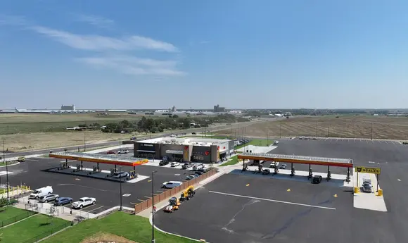 Love’s відкрила новозбудовану АЗС з двома ресторанами в Техасі