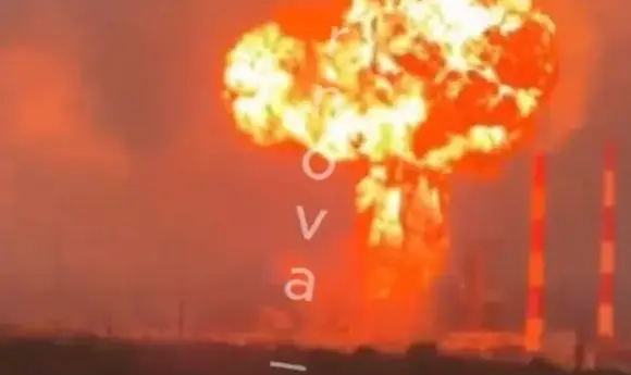 Масована атака дронів: в Росії у вихідні горіли НПЗ та нафтобази