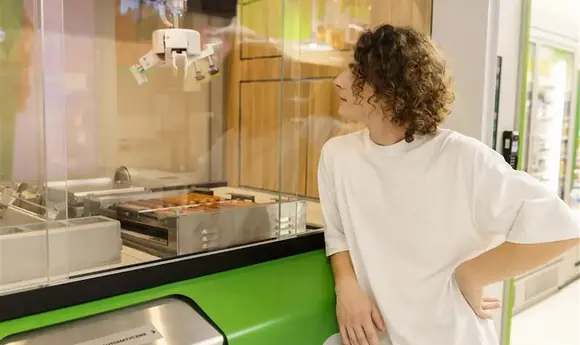 У магазинах Żabka розвивають приготування хот-догів роботами