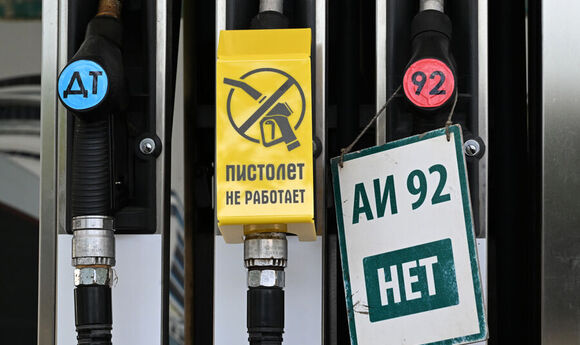 Дефіцит пального в Росії оцінюють в 20% попиту, в Криму не працює половина АЗС
