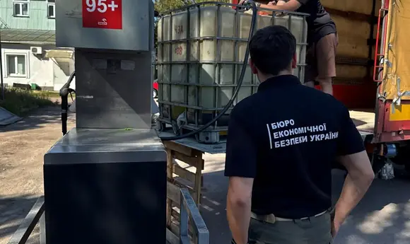 Дві АЗС в Києві продавали незаконно виготовлене пальне — БЕБ