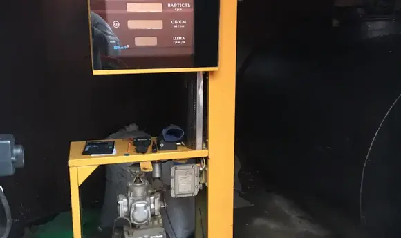 У Рівному викрито нелегальну АЗС, вилучено пальне без документів
