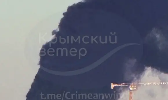 В Криму горять дві нафтобази після повітряної атаки