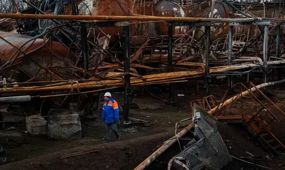 AP показало зруйнований «шахедами» об’єкт «Нафтогазу» з обгорівшими LPG-резервуарами