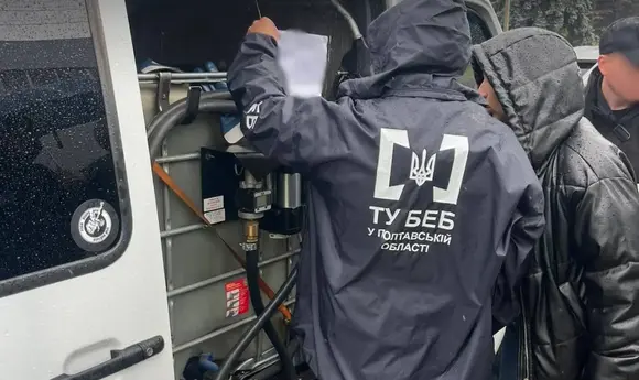 Судитимуть «підприємців», які продавали дизпальне з мобільних АЗС без документів