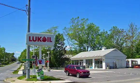 В «Лукойлі» заперечують продаж 200 своїх АЗС в США Ramoco Fuels