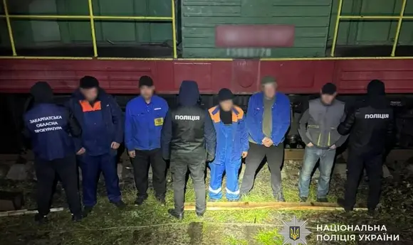 На Закарпатті працівники «Укрзалізниці» розікрали 3,8 т дизпального