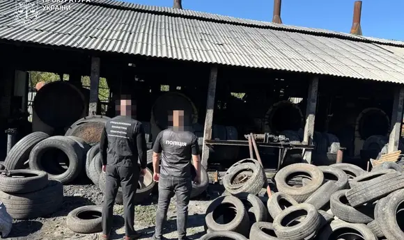 На Хмельниччині незаконно виробляли пальне з шин – прокуратура