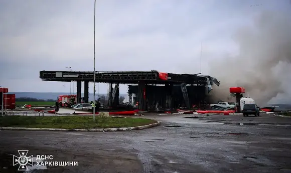 Російська армія вдарила дроном «Герань-2» по АЗС Marshal на Харківщині