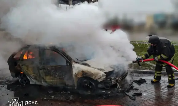 У Херсоні горіла АЗС після удару російського дрона