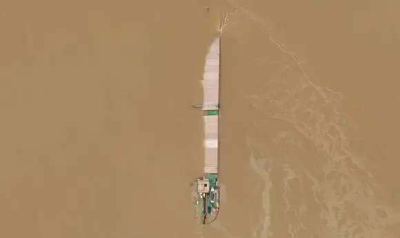 На Дунаї затонуло 80-метрове судно – USM