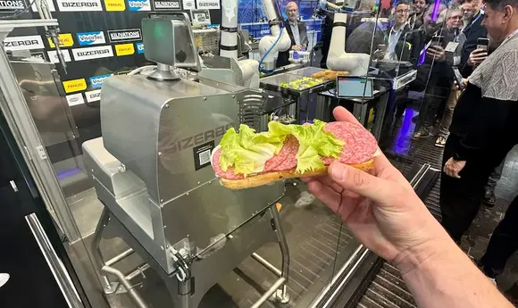 На виставці в Дюссельдорфі показали робота для приготування сендвічів