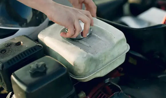 У БЕБ повідомили, скільки літрів незаконного пального знищено, а скільки — передано на потреби ЗСУ