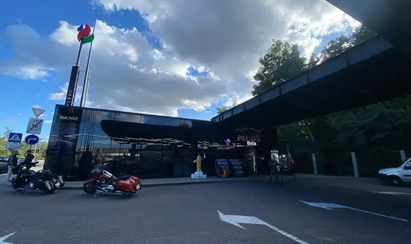 SOCAR встановлює захисні укриття на АЗК