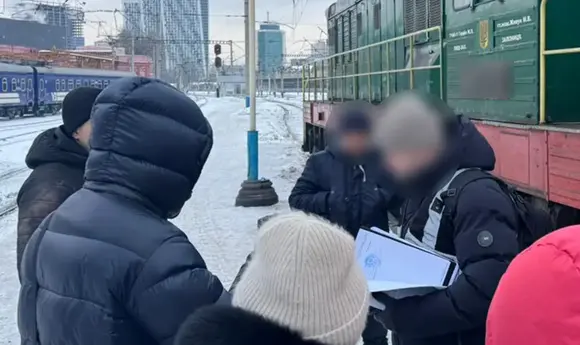 Викрито групу працівників локомотивного депо «Дарниця», які викрадали пальне з тепловозів