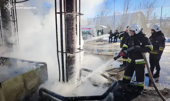 Росіяни вдарили дроном по АЗС на Харківщині