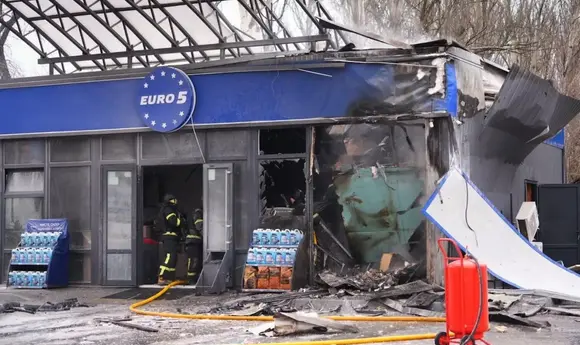 У Запоріжжі внаслідок ворожої атаки пошкоджено АЗС