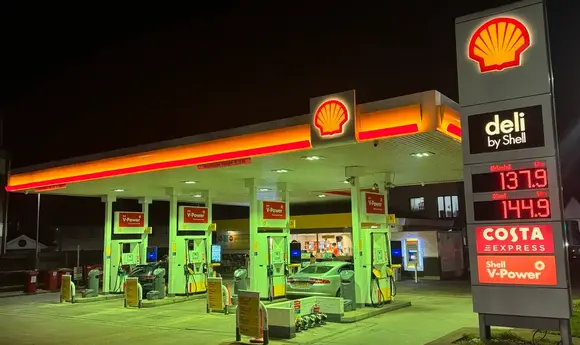 У Британії «лягла» державна система Fuel Finder через масове підвищення цін на пальне