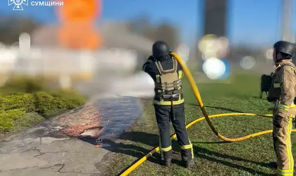 У Сумах через російську атаку сталася пожежа на АЗС