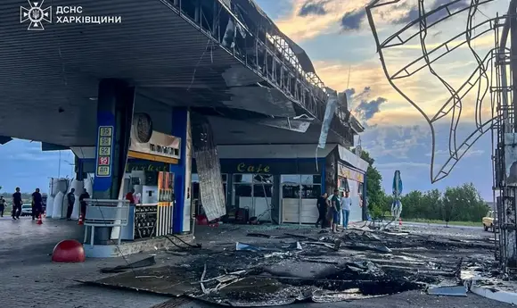 Російські дрони вдарили по АЗС на Харківщині: горіли ємності з газом