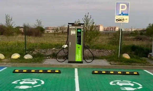 TOKA та WOG відкрили три електрозарядки на Дніпропетровщині