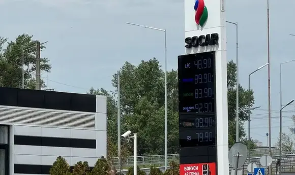 АЗС масово підвищили ціни на бензин