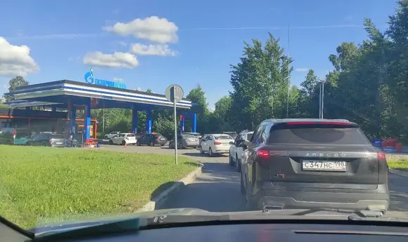 Щонайменше 19 регіонів РФ підтвердили обмеження на продаж бензину