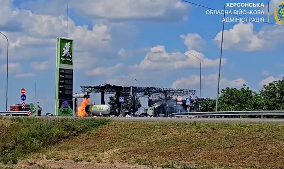 Росіяни вдарили по АЗС OKKO на Херсонщині: загинула жінка