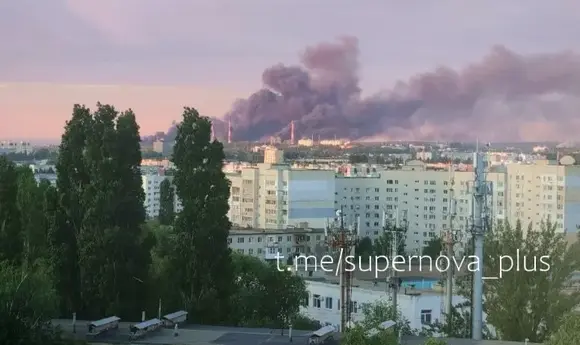 Саратовський НПЗ загорівся після атаки безпілотників
