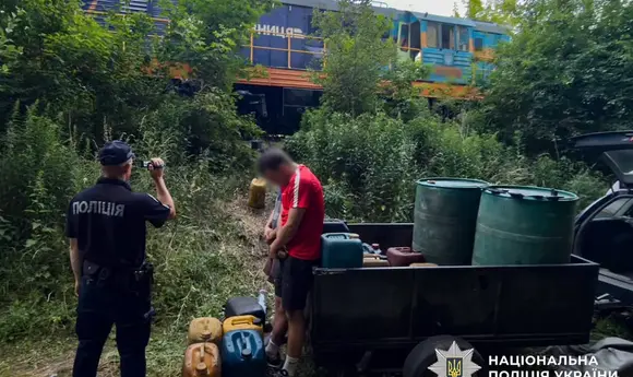 Поліція викрила крадіжку дизпального з локомотива «Укрзалізниці»