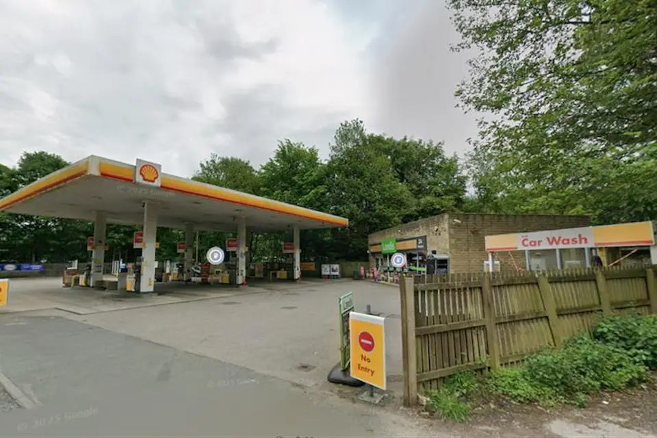 Британська MFG депонтує паливні колонки та автомийку заради магазину