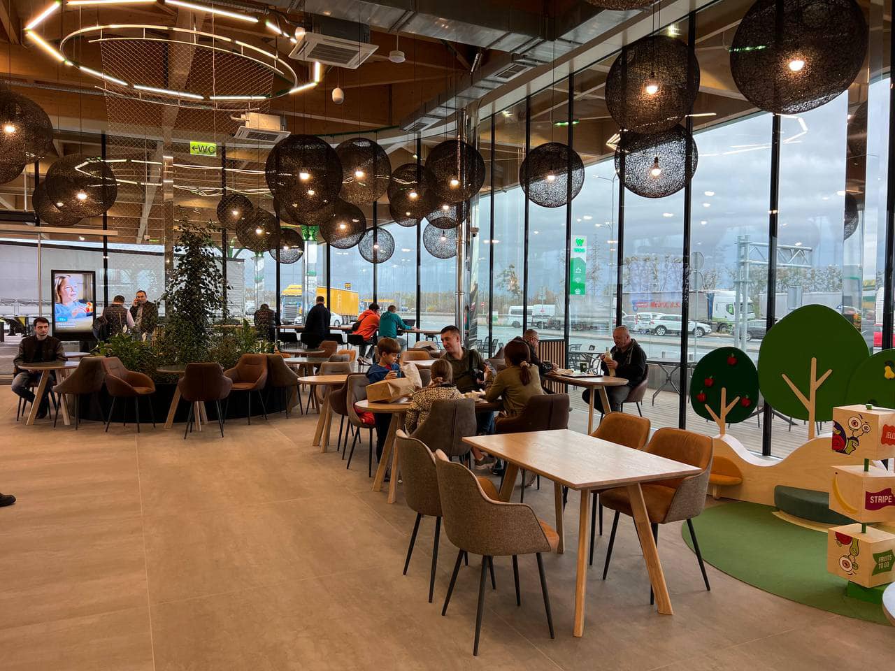 Фудхол на АЗК WOG