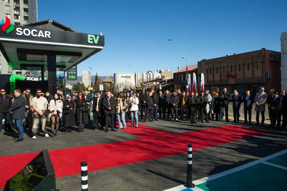 SOCAR запустила у Тбілісі повністю електричнузарядну станцію