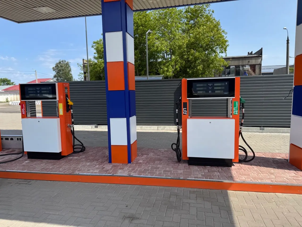 АЗС McLaut Колонка